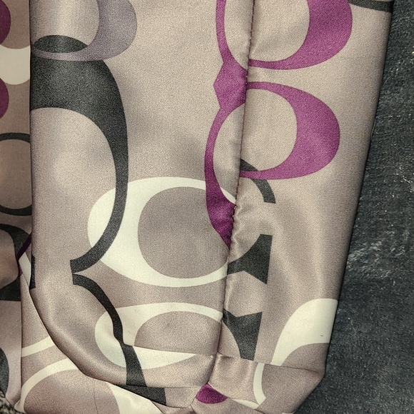 Gently used Coach Daisy Optical Print Tote - Picture 5 of 10